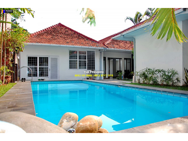 DIJUAL CEPAT !! Rumah Menteng, Jakarta Pusat, Bonus PRIVAT POOL !!