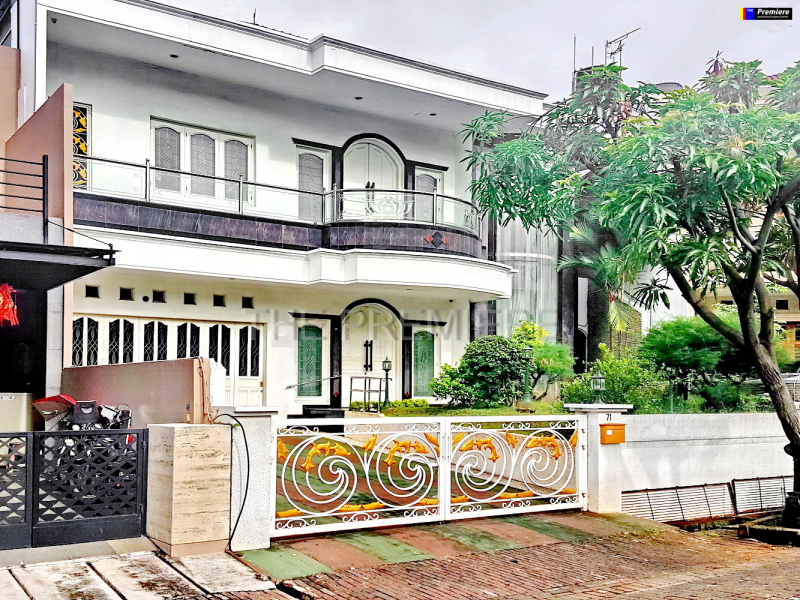 Rumah Bukit Gading Villa Kelapa Gading, Jakarta Utara (Villa Tampak Siring)